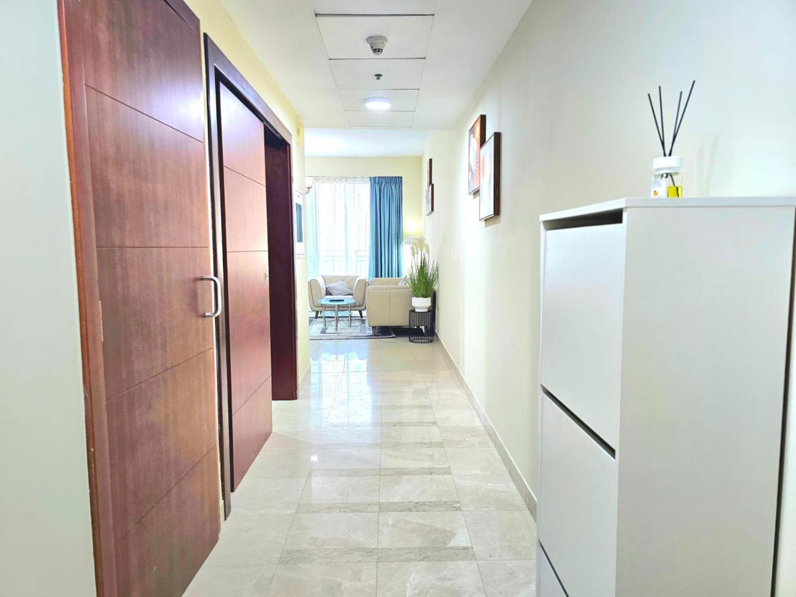 Trinity Holiday Homes - Standpoint Tower Downtown Дубай Екстериор снимка