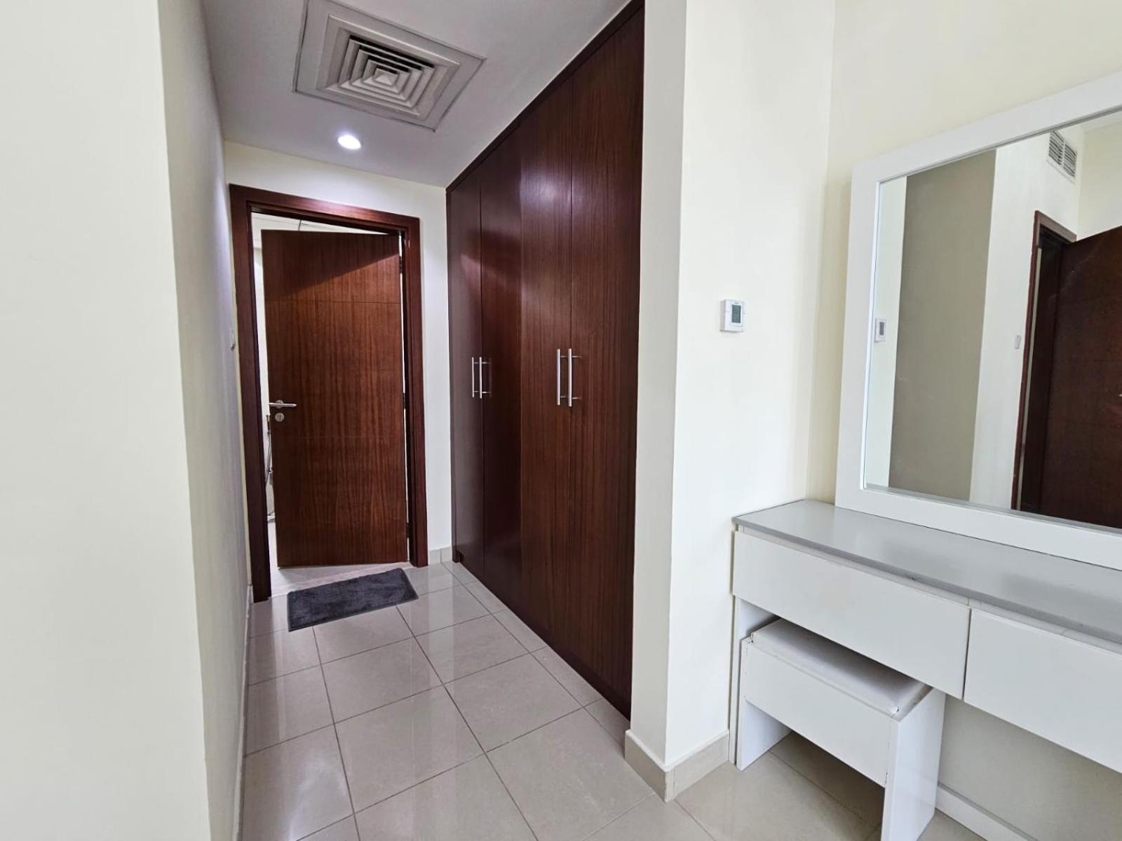 Trinity Holiday Homes - Standpoint Tower Downtown Дубай Екстериор снимка
