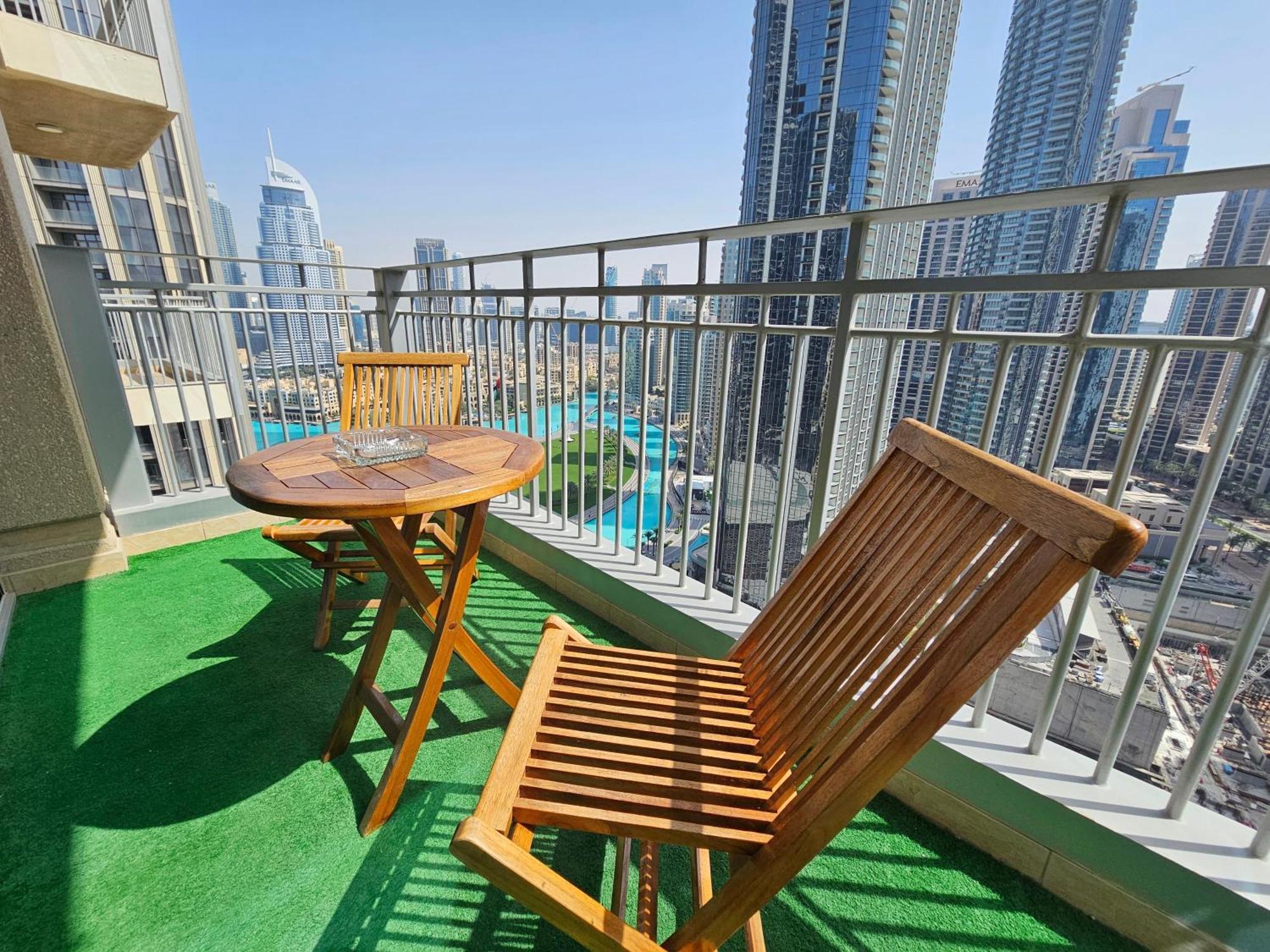 Trinity Holiday Homes - Standpoint Tower Downtown Дубай Екстериор снимка