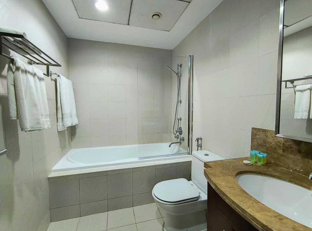 Trinity Holiday Homes - Standpoint Tower Downtown Дубай Екстериор снимка