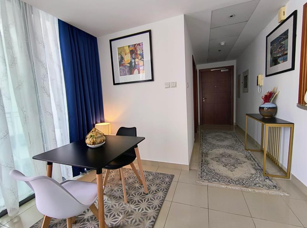 Trinity Holiday Homes - Standpoint Tower Downtown Дубай Екстериор снимка