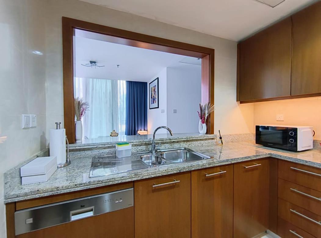 Trinity Holiday Homes - Standpoint Tower Downtown Дубай Екстериор снимка