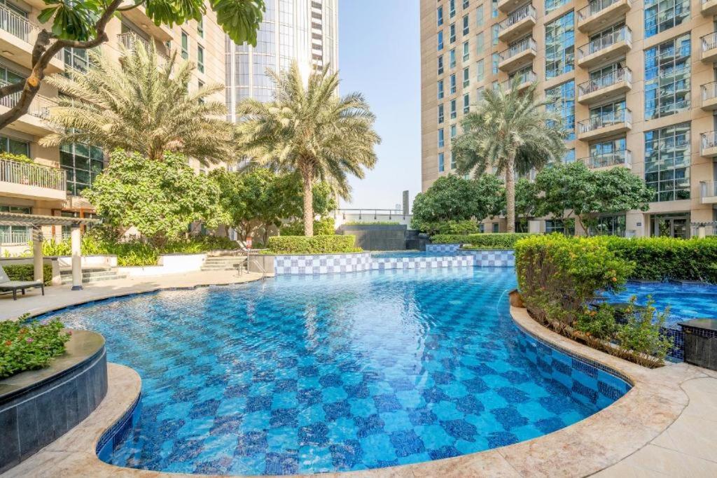 Trinity Holiday Homes - Standpoint Tower Downtown Дубай Екстериор снимка